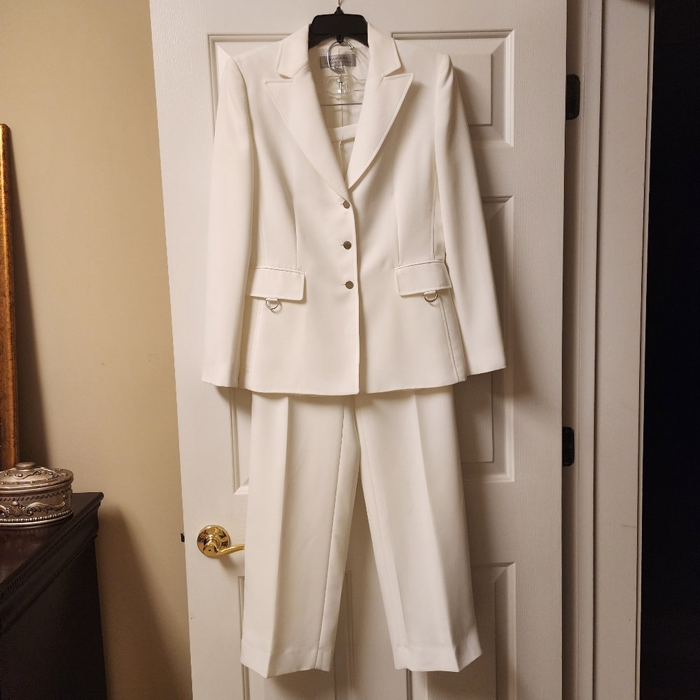 Tahari Elegant White Suit Set